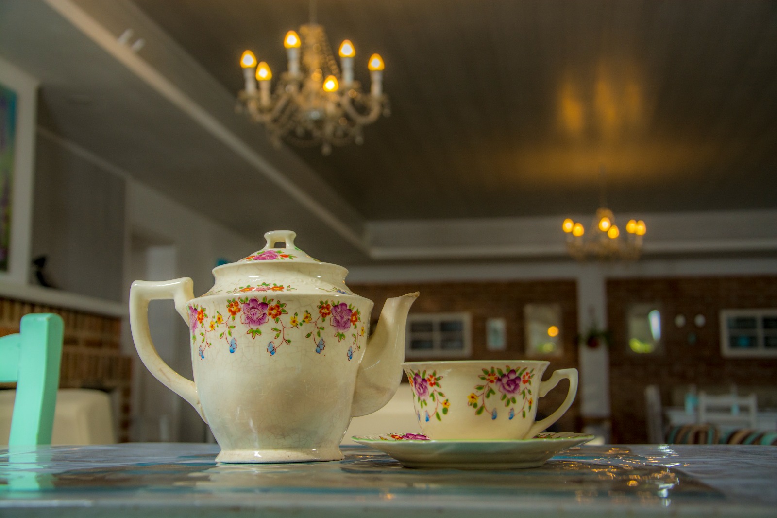 Taza de té con torta casera en Los Chalets