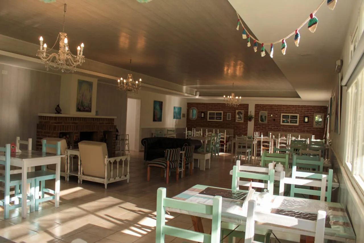 Salón principal con luz natural